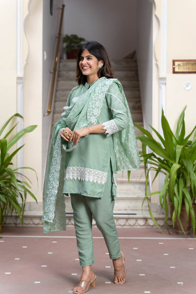 YASIM CHIKANKARI SUIT SET