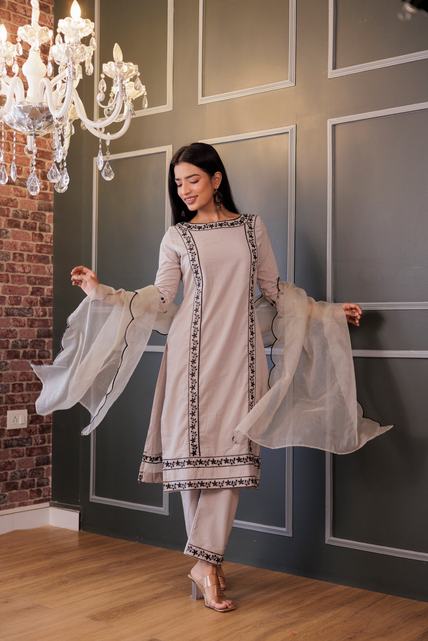 GREY PAKISTANI SUIT SET sutraclothings GREY PAKISTANI SUIT SET sutraclothings