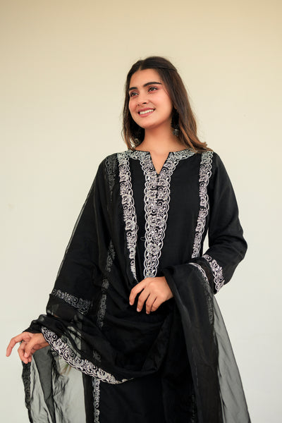 SUNAIRA BLACK SUIT SET